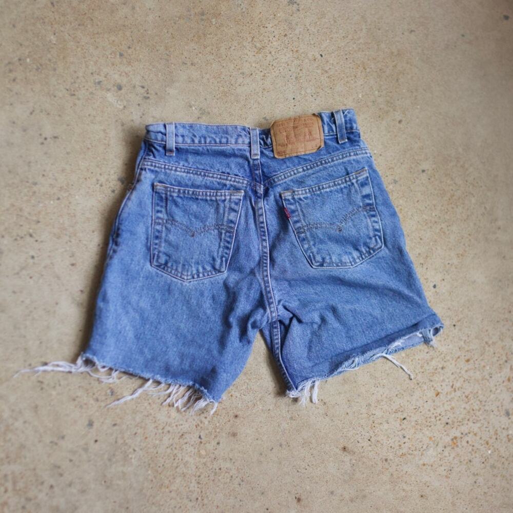 Vintage Levi’s 550 Cutoff Denim Shorts Women’s 26/27 Daisy Dukes Western